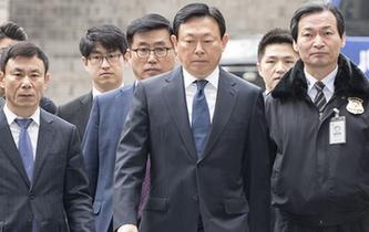 樂天集團會長及家人出席法院庭審