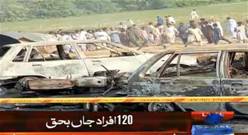 巴基斯坦一油罐車側翻