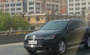 北京军区回应豪车挂新军牌：并未违反规定