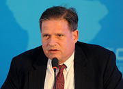 西班牙桑坦德银行亚太区首席风险官何亦夫演讲