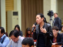 中新社记者提问