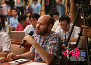 路透社记者提问