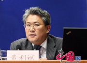 工业和信息化部运行监测协调局副局长黄利斌回答记者提问