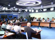 研讨会现场嘉宾热烈讨论