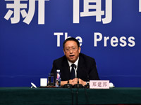 中国国民党革命委员会中央委员会副主席郑建邦回答参会记者问题