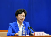 宋秀岩女士在回答记者提问