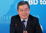 北京CBD国际金融研究院院长李扬主持圆桌会议