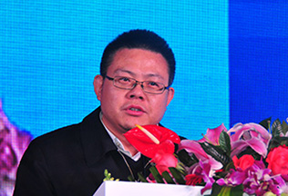 新华网总裁助理徐明伟现场发言