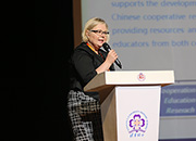 Satu Valkama女士做主题发言