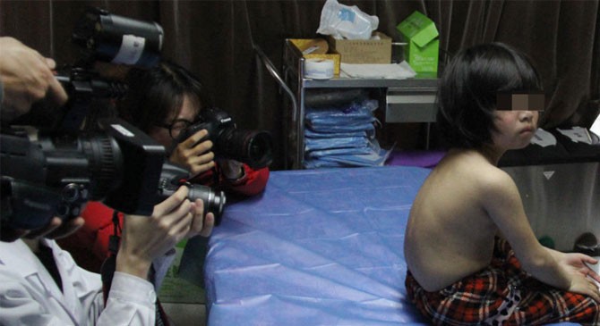 9岁得怪病女孩为救自己 含泪让人围拍