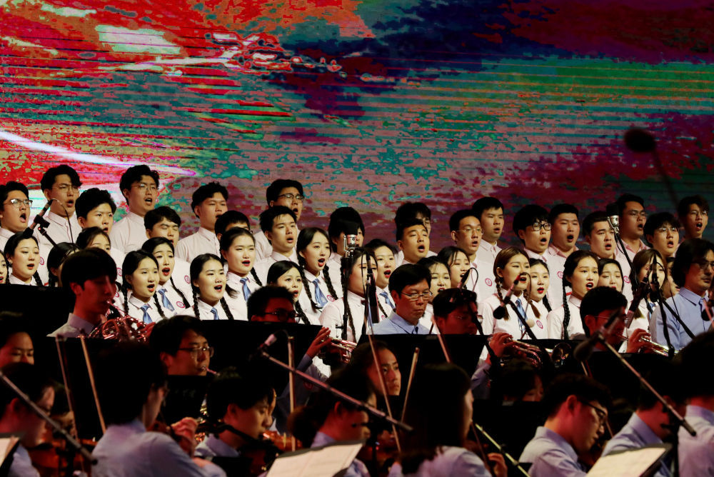 解码魔都｜一代人有一代人的长征！上海歌声嘹亮唱响《长征组歌》-新华网