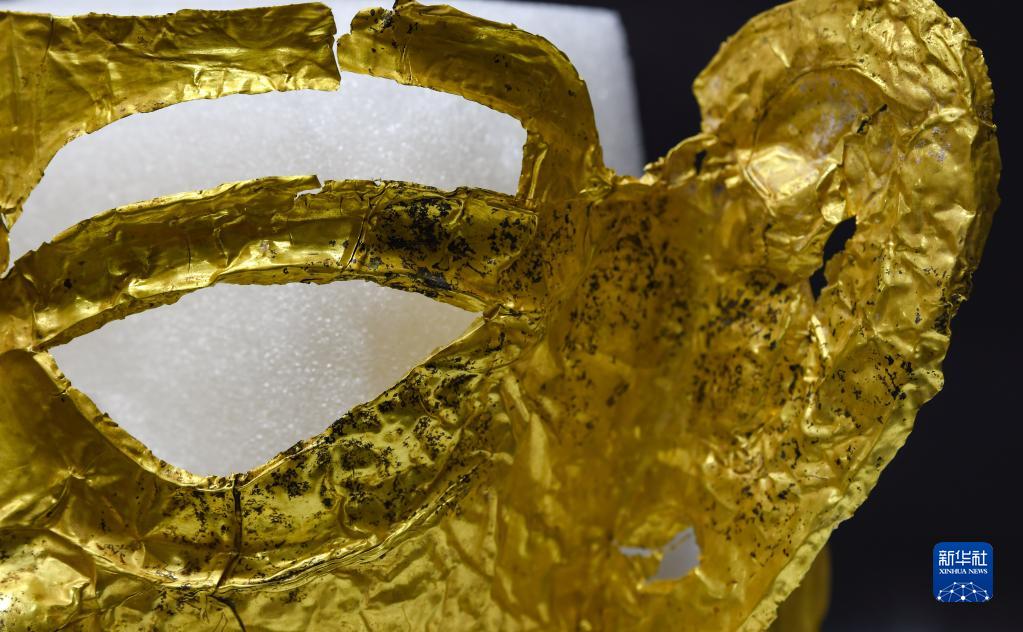 【侍】時代装身具 『三越』製 彫金 四分一片身替 菊流水文 銀口煙管 袋付 一对路易十六样式黄铜装饰局部金漆桃花芯木雕竖琴靠背椅-坐具-西堤