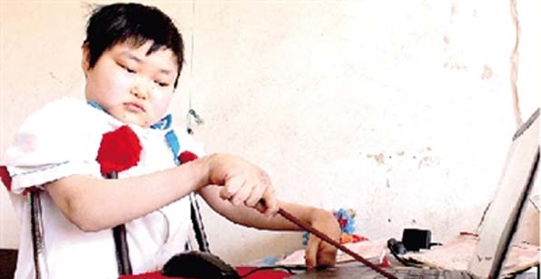 林州残疾女孩用筷子敲击文学梦 立遗嘱死后捐器官