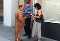 纽约街头频现华裔假僧人讨捐敛财