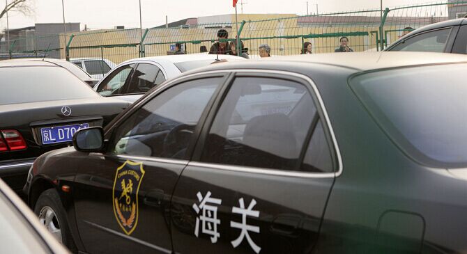 第二批中央公车下周拍卖 买家“探班”奔驰宝马