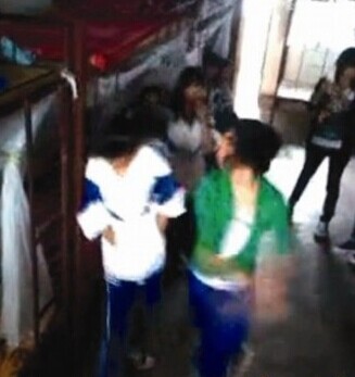 4名女生掌掴殴打1女生 仅因问题少女看不惯外地学生