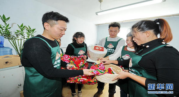 吉林：白领辞职卖大米 &ldquo;互联网+&rdquo;让农民获益增收