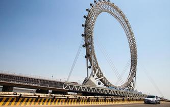 無軸式摩天輪在山東濰坊落成