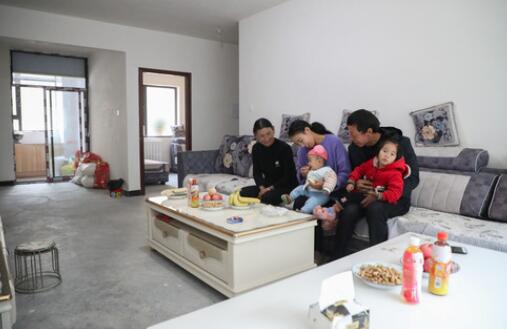 甘肃舟曲：受灾群众温暖过冬