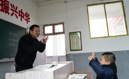 坚守深山42年 他从未舍得离开