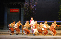 剧目运用提炼于客家的矮子步