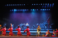 红军爬雪山、过草地的场景