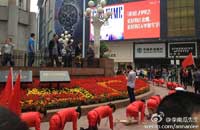 重庆一公司让员工绕解放碑爬行