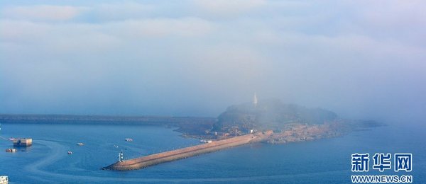 青岛：平流雾让城市变仙境
