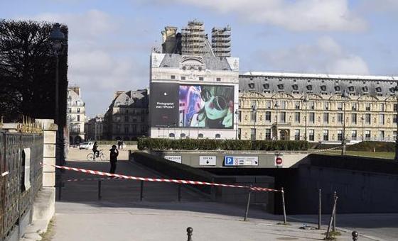一男子在盧浮宮持刀行兇