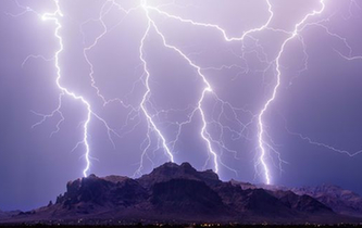 美&ldquo;風暴獵人&rdquo;追拍極端天氣