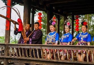 重慶武隆：奇山秀水闖天下