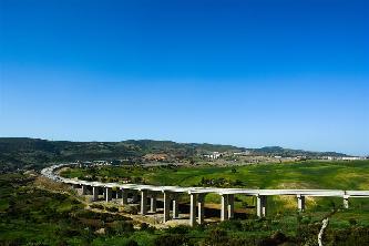 中國公司助力阿爾及利亞修築南北通途