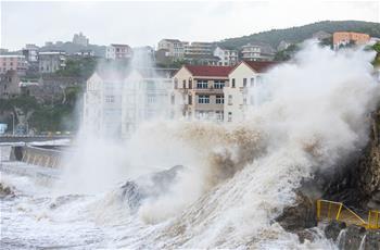 颱風“瑪莉亞”逼近　溫嶺沿海巨浪拍岸