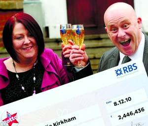 英国一泥瓦匠用仅有13英镑买彩票 中250万巨奖