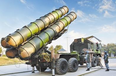 空军某导弹旅组织部队进行节日战备空地对抗演