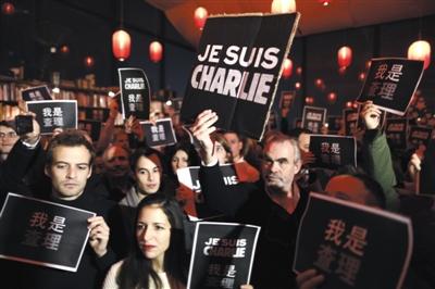 巴黎袭击案嫌犯逃跑途中抢劫加油站后消失