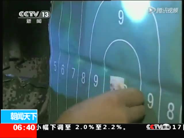 实拍特种兵乘时速20公里越野车射击靶标截图