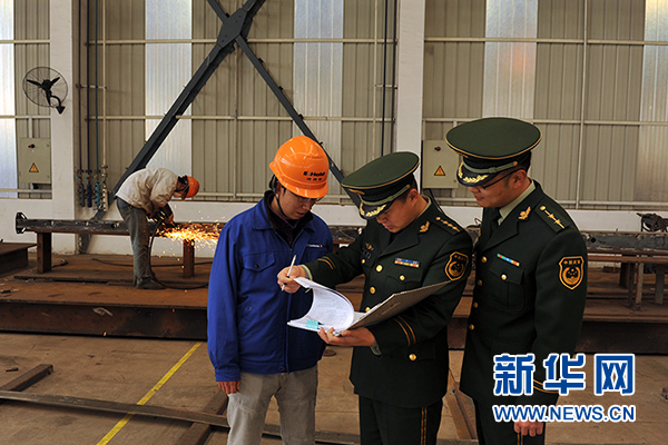 江苏南通塘芦港边防派出所开展迎新春 保安全