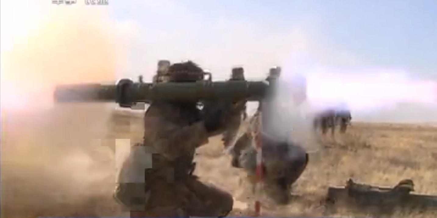 火箭弹手发射炮弹