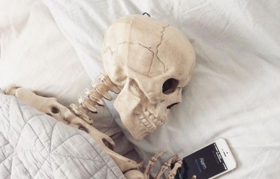 &ldquo;骷髅人&rdquo;生活照网络走红 另类装束吸引眼球(图)