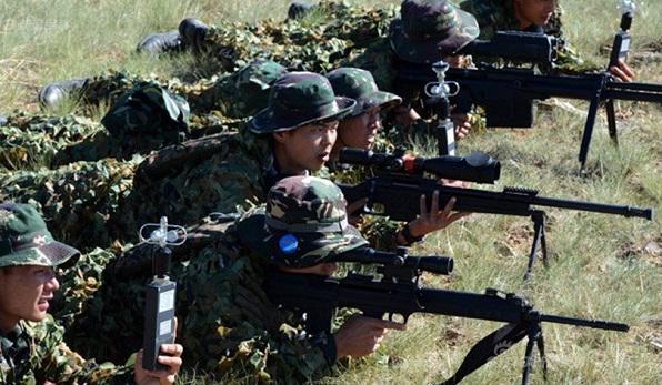 外军特种兵射击赛表现差 中国队员妙招全中靶心