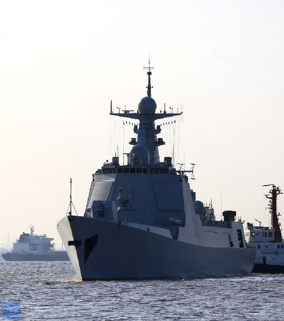 建造完工的052D型驱逐舰（图片鸣谢：鼎盛军事 热血老年）