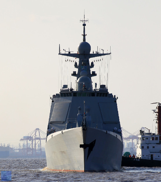 图为052D型驱逐舰正面