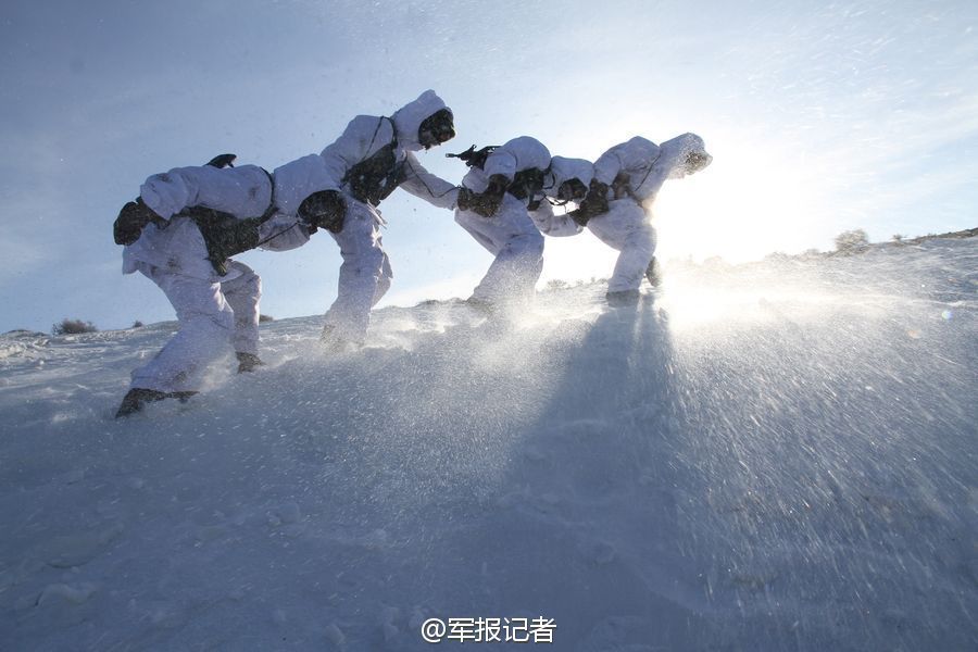 高清：边防部队骑马乘全地形巡逻车对边境全线巡逻【7】