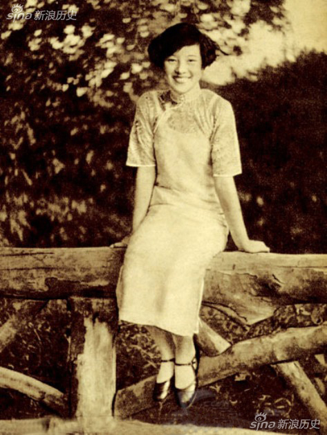 身着新潮校服文艺范十足：民国时期的女生