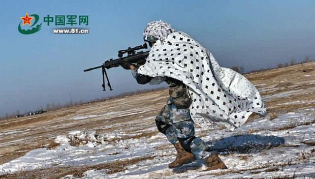 我军狙击手能命中300米外硬币 风雪中却3枪打空