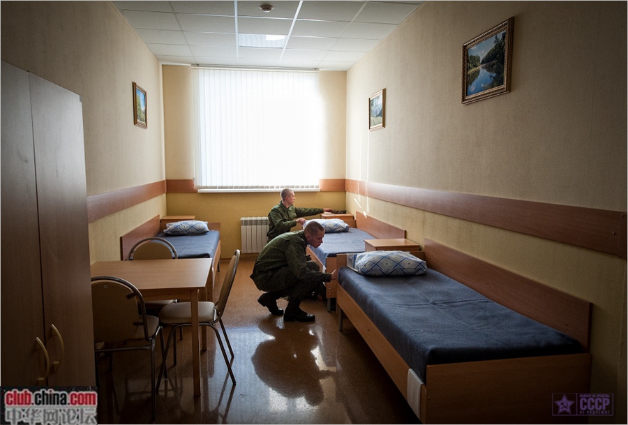 确实差太多！中美俄越军营宿舍内部实拍