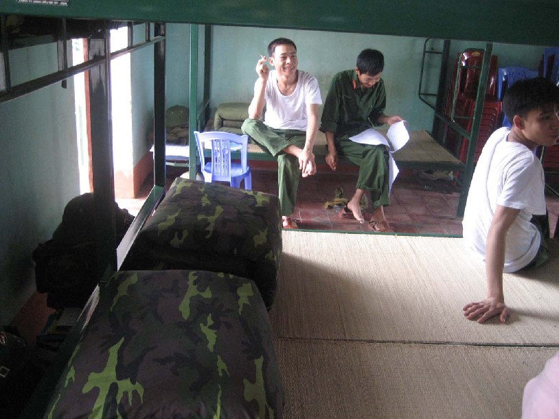 确实差太多！中美俄越军营宿舍内部实拍