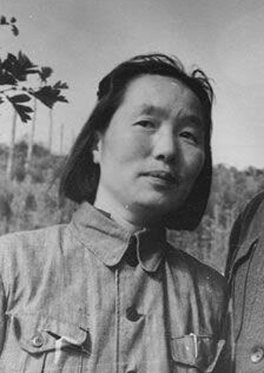 吴仲廉，1934年10月参加中央红军长征。长征中，在干部休养连担任秘书，后随红五军团编入红四方面军，南下川康边。1936年10月，红军三大主力会师后随军西渡黄河，参加西路军艰苦征战。