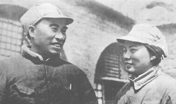 康克清，1934年10月参加中央红军长征。1935年9月，随朱德南下转战川康边，后任红四方面军党校党支部书记。1936年10月长征到达陕北。
